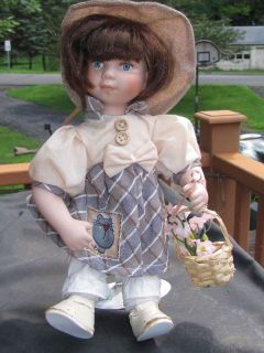 DUCK HOUSE HEIRLOOM COLLECTION PORCELAIN 11 DOLL   FREE SHIPPING!