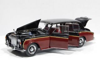 Rolls Royce Phantom VI Black / Red Color LE of 999 1/18 Scale. In 