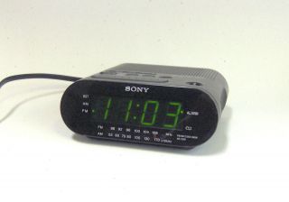sony icf c218 in Digital Clocks & Clock Radios