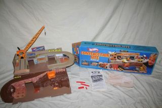 1982 Vintage HOTWHEELS Toy Car CONSTRUCTION SITE Play Set 80s +BOX 