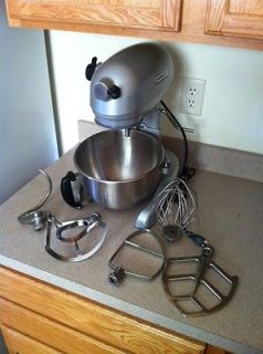 Hobart 6 quart mixer w/ 5 stainless steel attachments