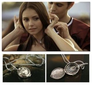 vampire diaries elena necklace in Necklaces & Pendants