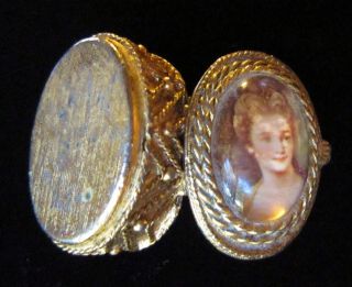   / Antique Victorian Queen Lady Portrait Cameo Pill Box / Trinket Box