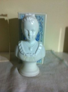 Vintage Avon 18th Century Classic Figurine   Young Girl Decanter