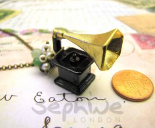 Vintage style gramophone record player necklace JN18