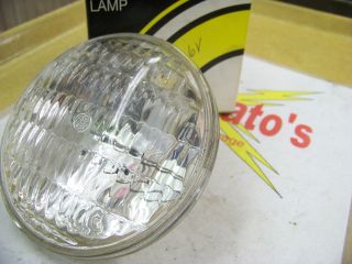 John Deere Sealed Beam Lamp GE 4511 6 volt 30 watt