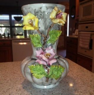 CAPODIMONTE VASE 100% AUTHENTIC GUARANTEED MADE IN ITALY. FLAWLESS 