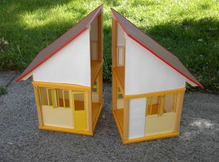 BARBIE DREAM HOUSE A FRAME VINTAGE MATTEL 197OS 2 SECTIONS FOR PARTS 