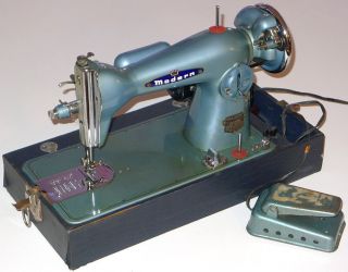 VINTAGE 1950s MODERN SUPER DE LUXE BLUE MORSE SEWING MACHINE w 