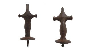 AN ANCIENT INDIAN OLD IRON SWORD HANDLE / HILT / HAFT / GRIP / HOLDER 