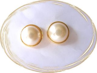 PIERRE CARDIN GOLD PEARL ROUND DOME STUD EARRINGS FREE UK POST