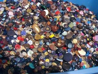 MIXED ESTATE LOT 2 POUNDS OF ASSORTED VINTAGE BUTTONS