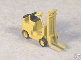   SCALE FULLY FUNCTIONAL REMOTE CONTROL FORK LIFT TRUCK NEW 0809