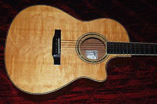 Larrivee LV09 Custom Acoustic Guitar Bear Claw Solid Spruce Top 