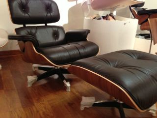 Herman Miller Eames Lounge Chair & Ottoman Walnut Frame Edelman Open 