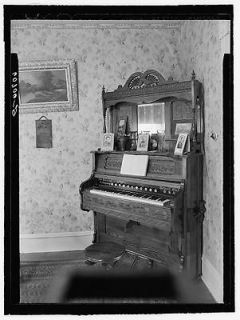 Organ in parlor of Scranton,Iowa,​home