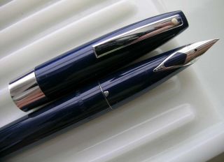 Sheaffer 330 (Imperial) Fountain Pen New Old Stock   Blue, Medium 