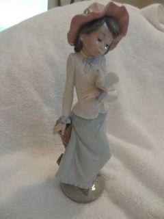   Daisa Girl Holding a Dove Handmade in Spain   BEAUTIFUL