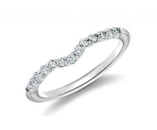 Classic Curved Diamond Wedding Ring in 18k White Gold (1/4 ct. tw 