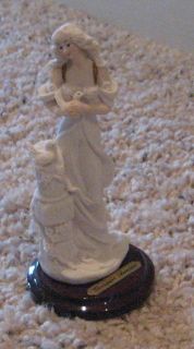 Giuseppe Armani 1994 Florence 5 LADY WITH DOVES #546F Figurine