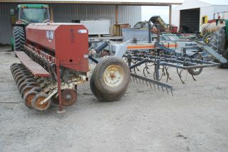 1408 13 20 ROW 8 SPACING WITH CRUSTBUSTER CADDY GRAIN DRILL 