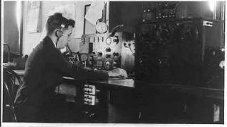 Ham operator,amate​ur radio equipment,comm​unicate,c1921