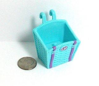 Barbie PARTS REPLACEMENTS Turquoise Bicycle Basket 2009 Barbie Glam 