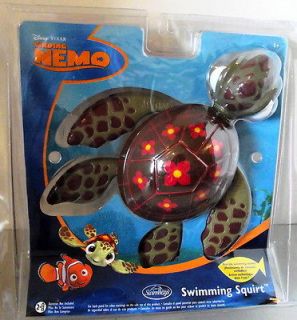 DISNEY/PIXAR FINDING NEMO SWIMMING SQUIRT POOL TOY   BRAND NEW IN 