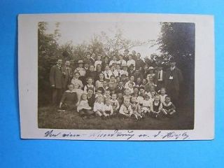 GERMANY GROUP MEN , WOMEN & LITTLE CHILDREN POSTCARD 1920`S OLD POST 