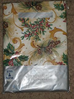 nwt 60 inch round holiday tablecloth  3