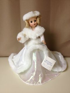 Beautiful Madame Alexander Winter Wonderland 2001 10 Porcelain Doll 