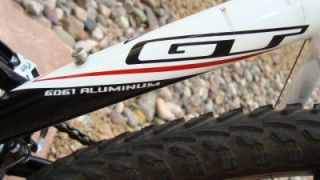 2011 white gt aggressor 2 0 mountain bike medium