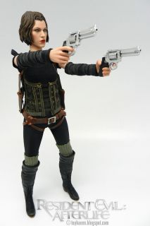   Smith & Wesson Model 460V revolvers. Milla Jovovich as Alice handles
