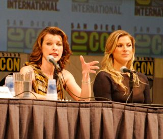 Jovovich and Ali Larter promoting Resident Evil: Afterlife at Comic 
