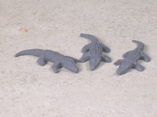 Scale 3 12 Foot Florida Plastic Alligators