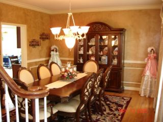 Chairs American Signature Dinning Room Set with Hutch