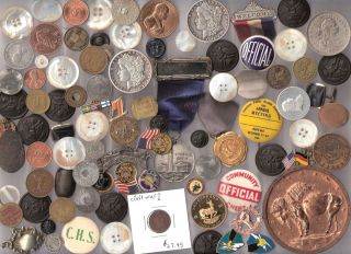    LOT VINTAGE MEDALS TOKENS COINS PINS MILITARY BUTTONS TRADE GOLD FIL
