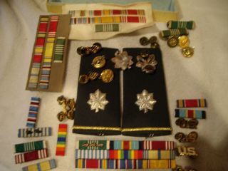WWII Military Medals Lot 31 Pcs Ribbons Medals Buttons NR