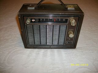 Vintage Arvin Transistor 8 AM radio portable model #68R58 walnut 