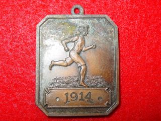 1914 ATHLETIC CARNIVAL OFFICIAL MEDAL RUNNING TRACK AND FIELD