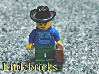 Lego Western Minifig Girl with Cowboy hat and case Custom 1