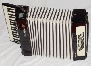 Top Accordion Weltmeister Serino 60 Bass 8SW with Case New Straps from 