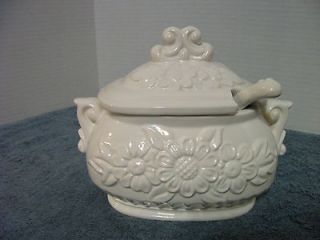TUREEN MOLDED FLORAL WITH LADLE/LIDDED SERVING/TABLEW​ARE SOUP BOWL 
