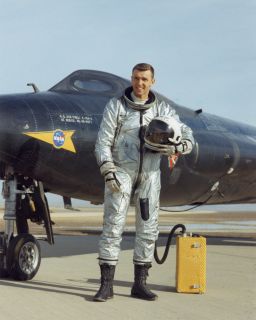 15 NASA Aviation Test Pilot Autograph Scott Crossfield Joe Engle 