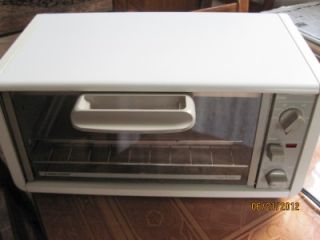 Black & Decker Spacemaker Under Counter Toaster Oven NICE TRO200 TY2