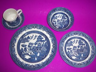 BLUE WILLOW DISHES CHURCHILL STAFFORDSHIRE ENGLAND 5 Piece 