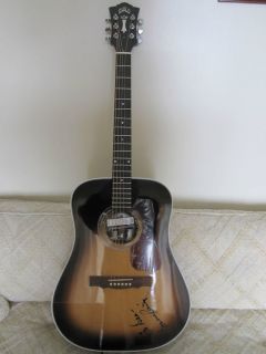    Traditional Dreadnought Guitar New w dlx case signed by Bonnie Raitt