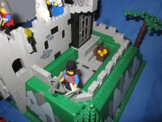 Lego 6081 Castle Kings Mountain Fortress Box Insert Cut Up Box