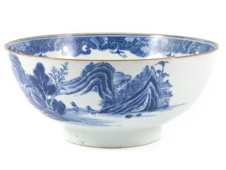 very finely made and hand painted chinese blue and white medium size