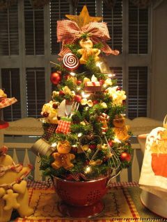  Country Baking Gingerbread Tree in Red Colander by Denise